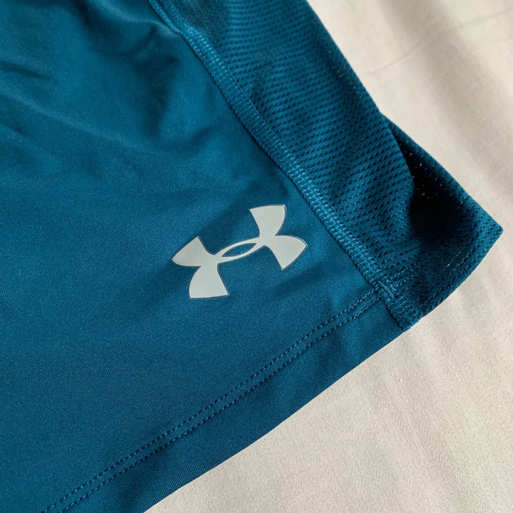 NWOT UA Heatgear Shirt - Picture 3 of 6